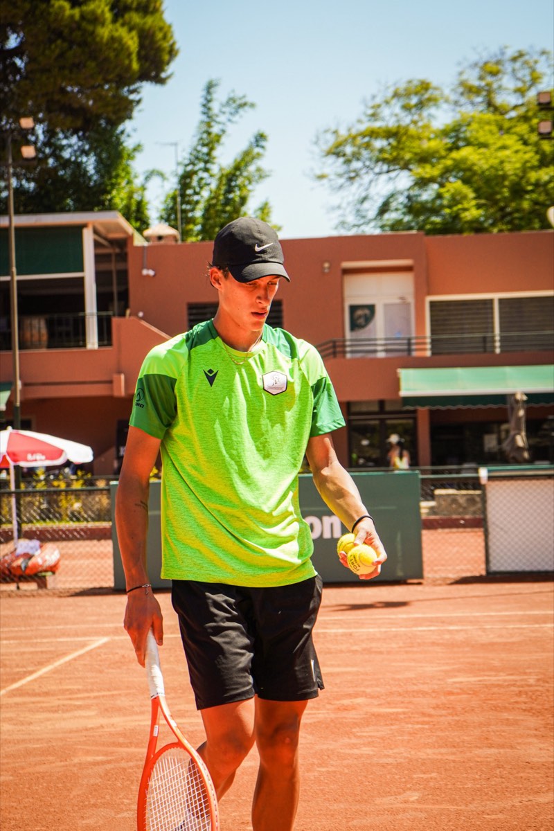 Overhead angle of tennis forehand